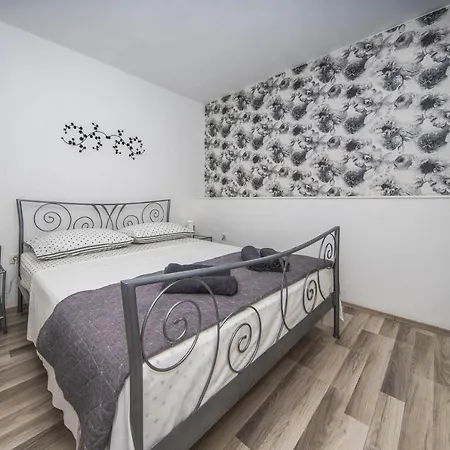 Dvori Viskovi Villa *