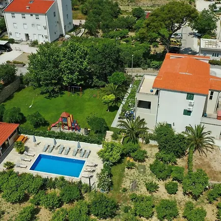 Dvori Viskovi 포드스트라나