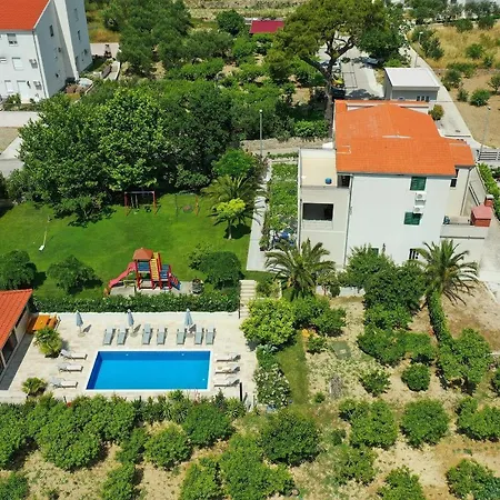 Dvori Viskovi Villa *