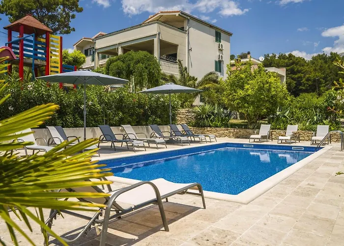 Dvori Viskovi 빌라 포드스트라나