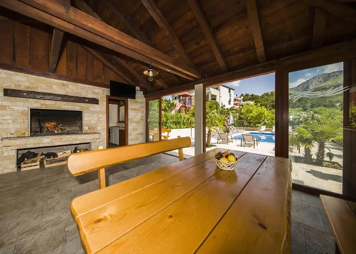 Dvori Viskovi 포드스트라나