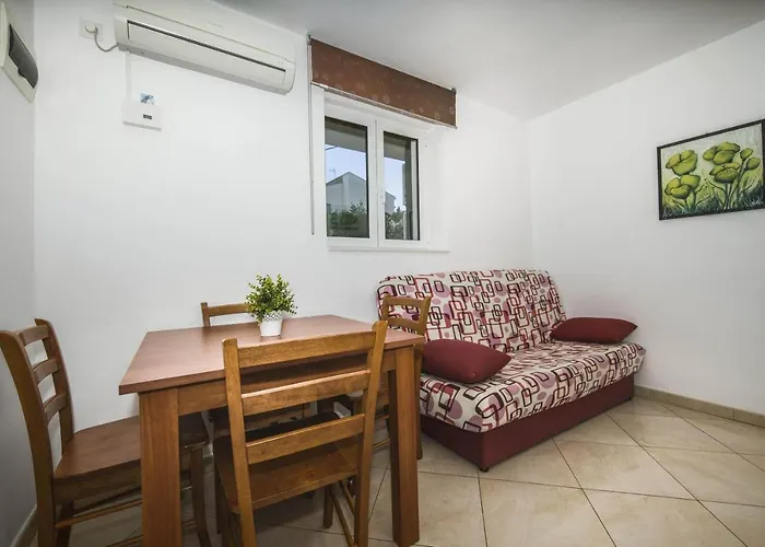 Dvori Viskovi 포드스트라나