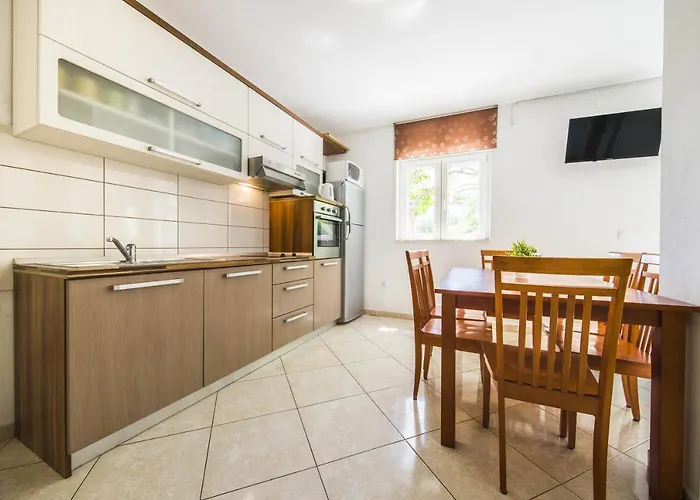 Dvori Viskovi 빌라 포드스트라나