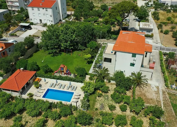 Dvori Viskovi 포드스트라나